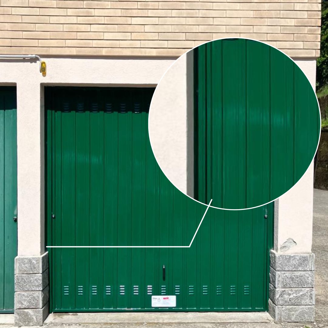 Porte basculanti salva-specchietto: la soluzione ideale per garage stretti